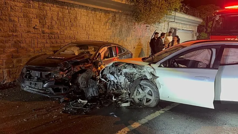 Kocaeli'de kaza! İki otomobil çarpıştı: Yaralılar var