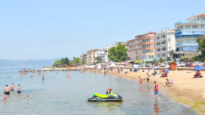 Kocaeli'de Bayram Coşkusu: Mavi Bayraklı Plajlar Doldu Taştı!