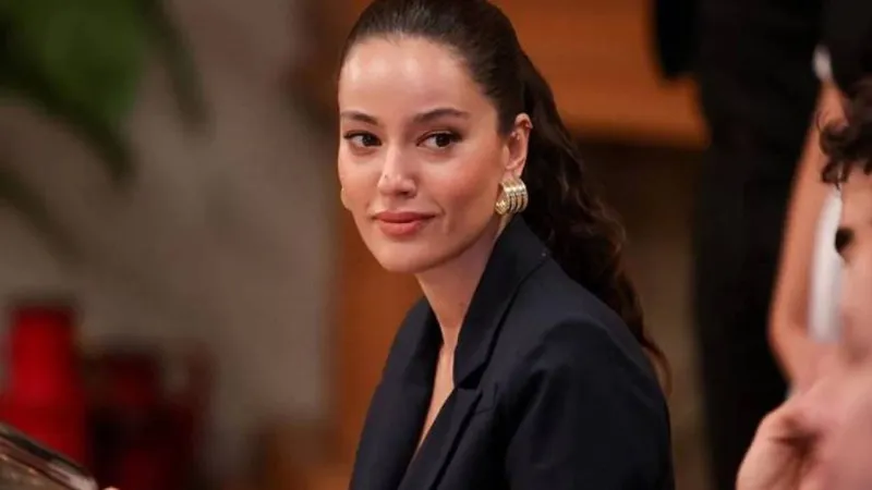 Koluna kene yapışan oyuncu Pelin Akil hastanelik oldu