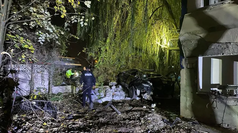 Köprü üstünde çarpışıp bahçeye uçtular! Ölü ve yaralılar var