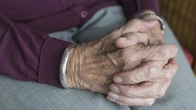 Alzheimer Kabullenildi mi? Dünya Bu Hastalığa Nasıl Bakıyor? ŞOK!