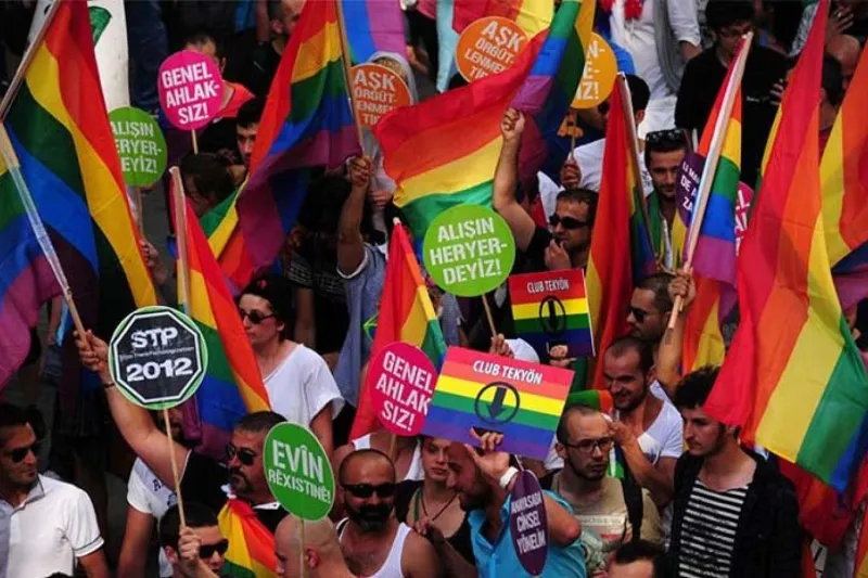 Oxford'da LGBT İncelemesi: Araştırmacı Görevden Alınacak mı?