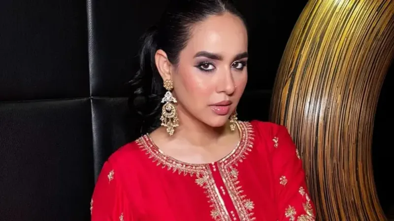 Londra'da Şok Soygun! Hintli Yıldız Sunanda Sharma Soyuldu Mu?