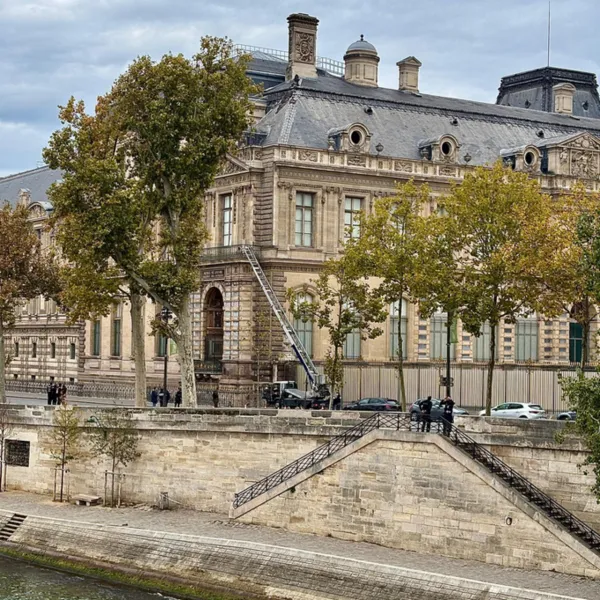 Louvre Müzesi'ndeki soygun nasıl gerçekleşti?