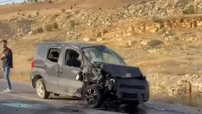 Mardin'de Feci Kaza! Ticari Araç ve Cip Çarpıştı: 9 Yaralı!