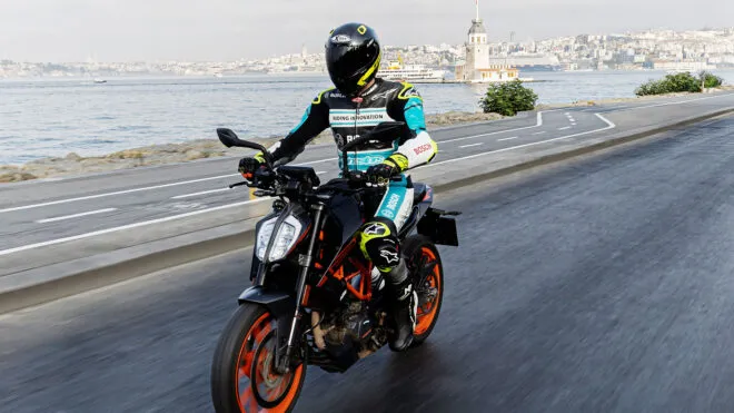 Motosiklet sürücülerine ve yolculara koruyucu eldiven şartı getirildi