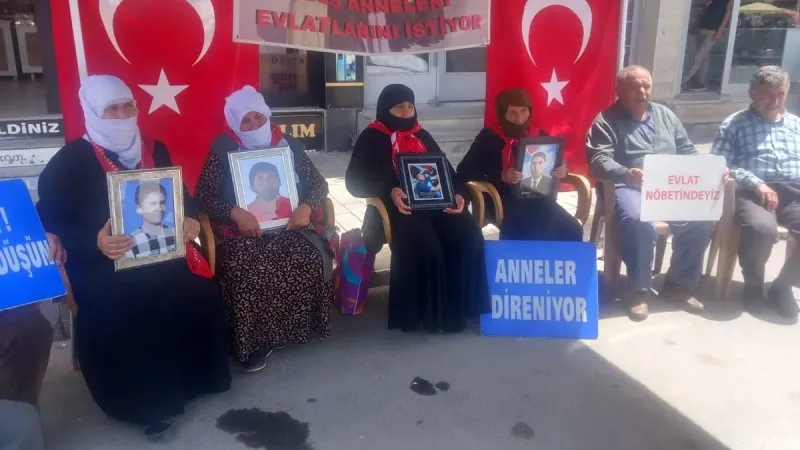 Muş'ta Aileler İsyan Etti: DEM Parti Önünde Neler Yaşandı?
