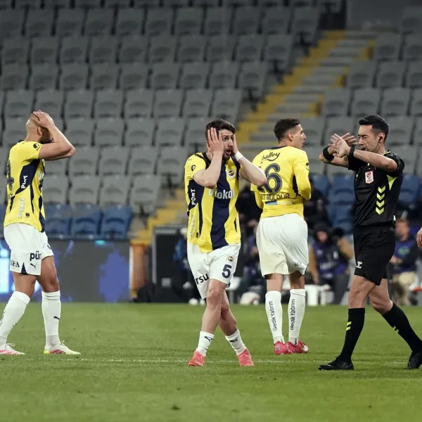 Fenerbahçe'den Şampiyonluk Umudu! Başakşehir'e 4 Gol Şoku