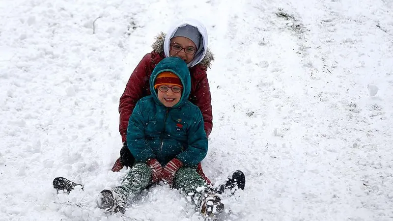 Birçok ilde eğitime kar engeli! Valilikler peş peşe duyurdu