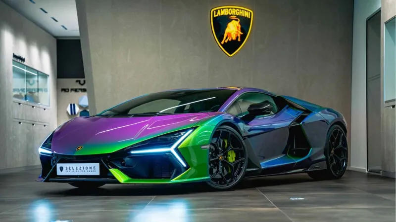 Lamborghini'den Renk Değiştiren Revuelto! Gözlerinize İnanamayacaksınız!