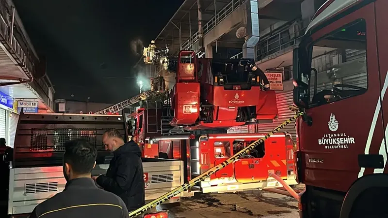 Zeytinburnu'nda Korkunç Yangın! Conta İmalathanesi Alevlere Teslim Oldu