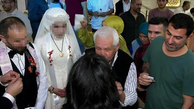 Düğün Hırsızı Kamerada! Takı Çaldı, Su İkram Etti!