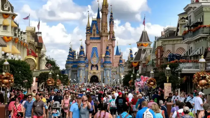 Disney'de Dehşet! Dalga Vurdu, Kadın 2 Milyon Dolar İstiyor!