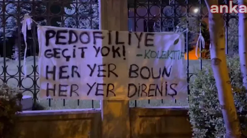 Nurettin Yıldız'a Büyük Tepki: Diyanet Önünde Şok Protesto!