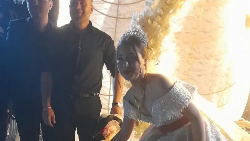 Düğünde Takılanlar Şoke Etti! Damat Ne Yapacağını Şaşırdı!