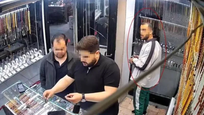 Elazığ'da Saat Hırsızlığı Kamerada! Şoke Eden Anlar