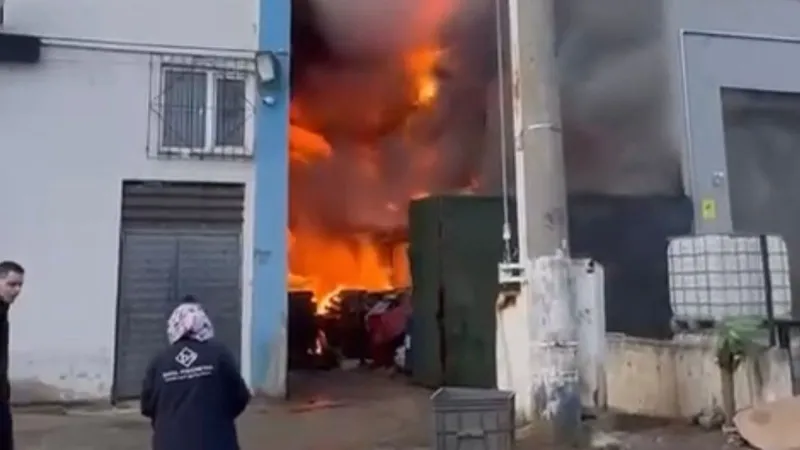 Bursa'da Fabrika Deposu Alevlere Teslim! İşte Yangının Nedeni