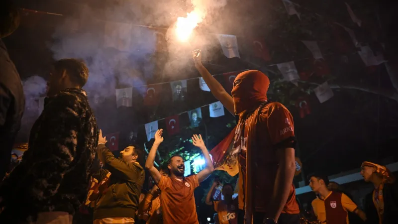 Galatasaraylılar sokaklara akın etti! Yurdun dört bir yanında şampiyonluk coşkusu