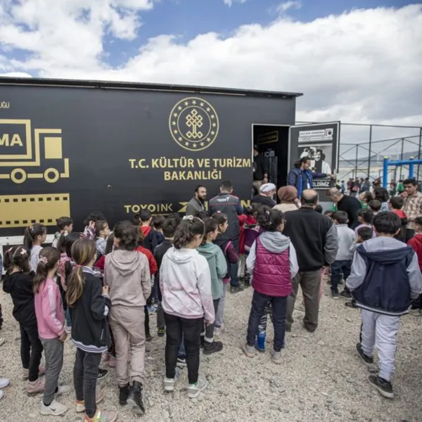 Elazığ'da Sinema Şöleni! Gezen TIR Çocukları Büyüledi