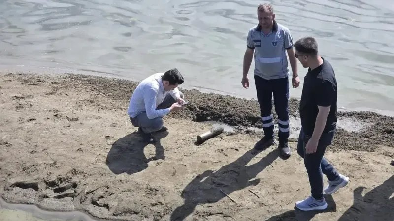 Göl Kenarında Gizemli Buluş! 1909'dan Kalma Top Mermisi Şaşkınlığı!