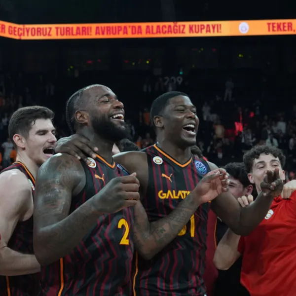 G.Saray Şampiyonlar Ligi Finalinde Mi? Nefesler Tutuldu!