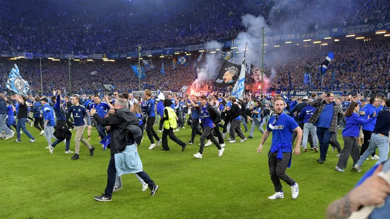 Hamburg Bundesliga'ya Döndü! 7 Yıl Sonra Gelen Mucize