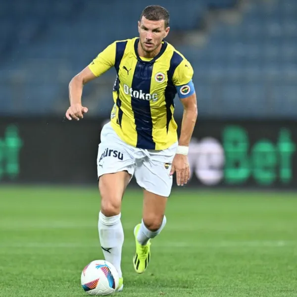 Dzeko İtalya'ya mı Dönüyor? Fenerbahçe'de Şok Ayrılık İddiası!