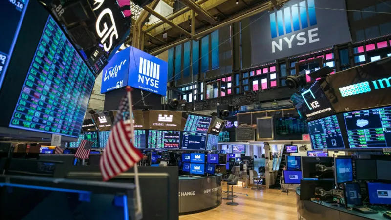 New York Borsası Karıştı! Dow Jones Çakıldı, Nasdaq Uçtu!