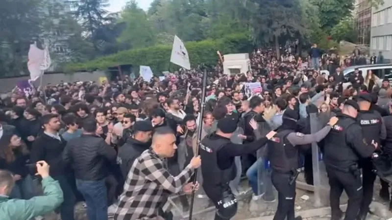 Boğaziçi'nde Tahliye Sevinci! Nureddin Yıldız Protestosunda Neler Yaşandı?