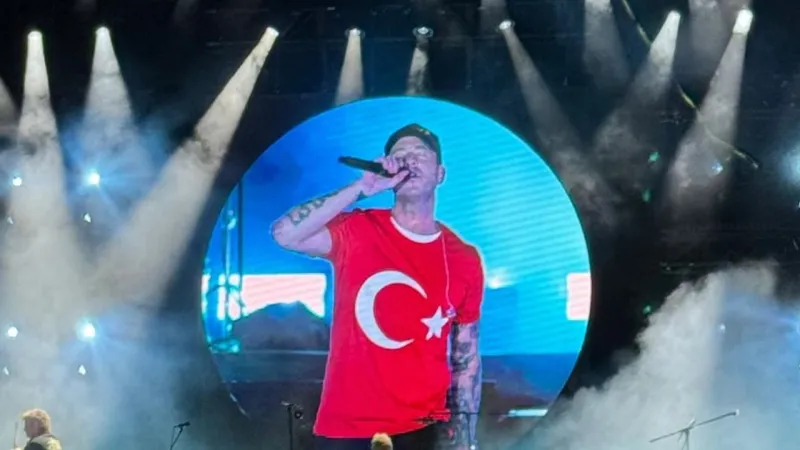OneRepublic İstanbul'u Salladı! Konserde Türk Bayrağı Sürprizi!