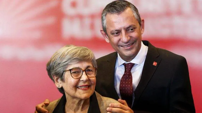 Özgür Özel'den Anneler Günü Mesajı: Kaderi Değiştiren Anneler!