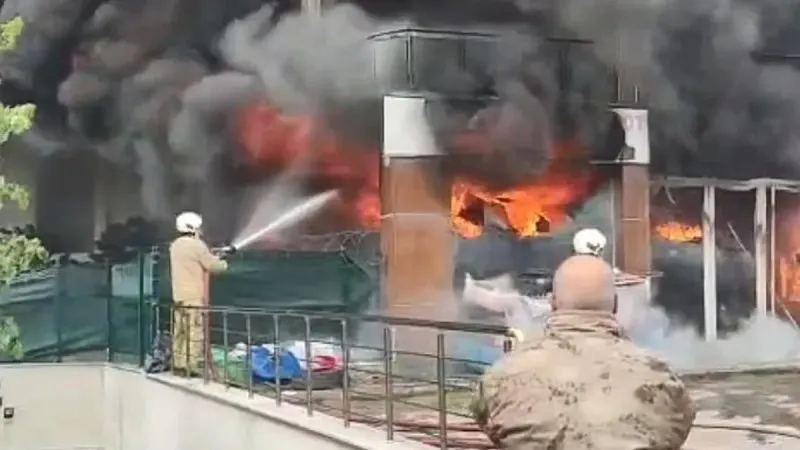 Pendik'te Korkunç Yangın! İş Yerinde Neler Oldu?