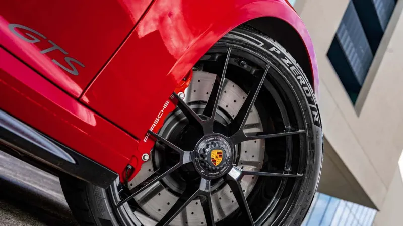 Pirelli'den Porsche 911 GTS'ye Özel Lastik! Ortaklık Detayları
