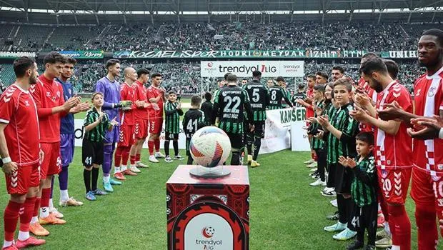 Kocaelispor'a Süper Lig Öncesi Alkışlı Veda! İşte O Anlar