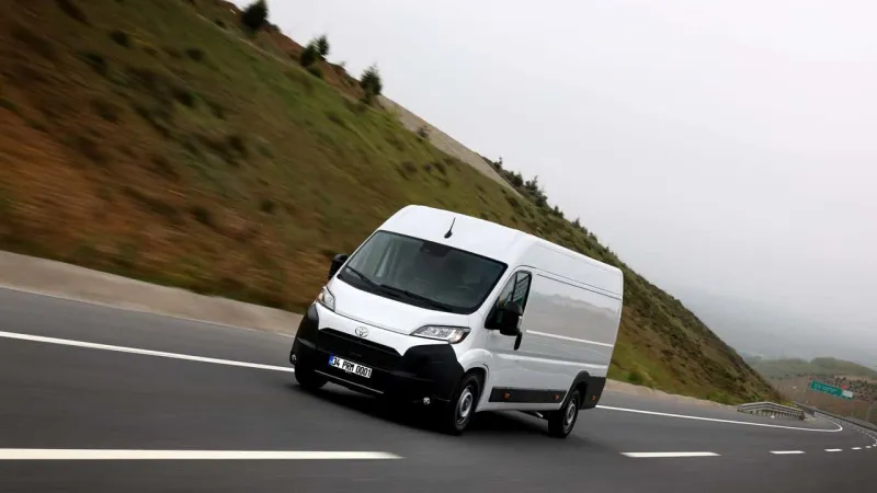 Toyota Proace Max Türkiye'de! Fiyatı Şok Etti!