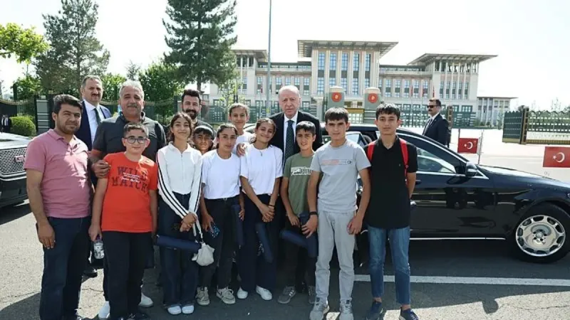 Erdoğan'dan Duygulandıran Hareket! Çocukları Görünce Ne Yaptı?