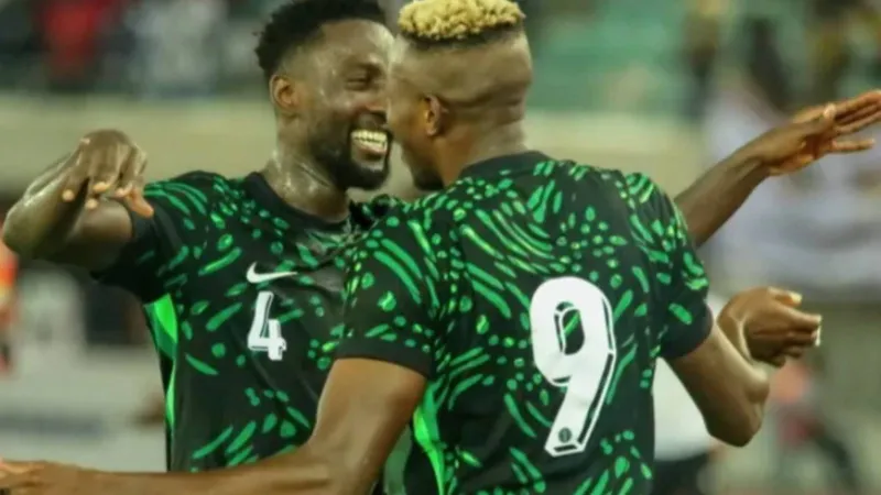 Osimhen ve Ndidi'yi taşıyan uçağın camı çatladı!