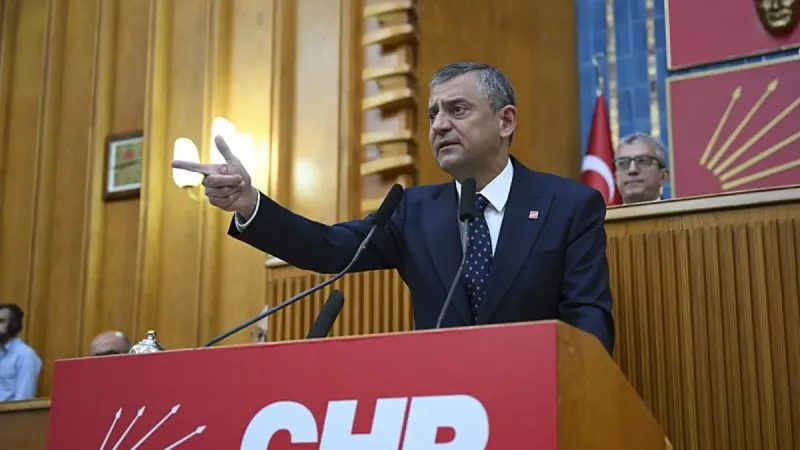 Özgür Özel'den rüşvet itirafı: İBB'de alan biri de vardır, veren biri de vardır...
