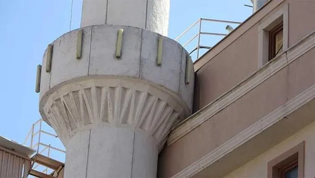 Pendik'te Cami ve Bina Şoku! Minare Bina ile Birleşti!