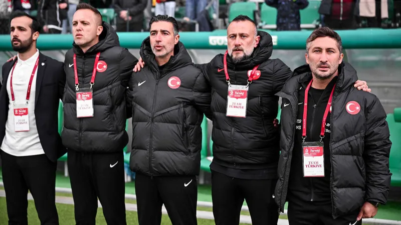 Sabri Sarıoğlu, U19 Milli Futbol Takımı'ndaki görevinden ayrıldı