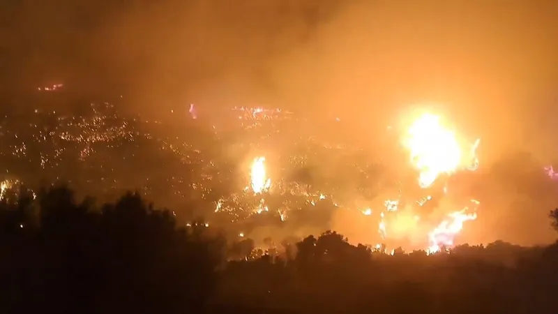 Sakız Adası'nda Korkunç Yangın! Köyler Boşaltıldı!
