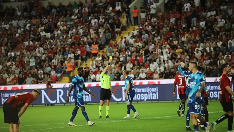 Samsunspor Başkanı Çileden Çıktı: Hakemler Bizi Rezil Ediyor!