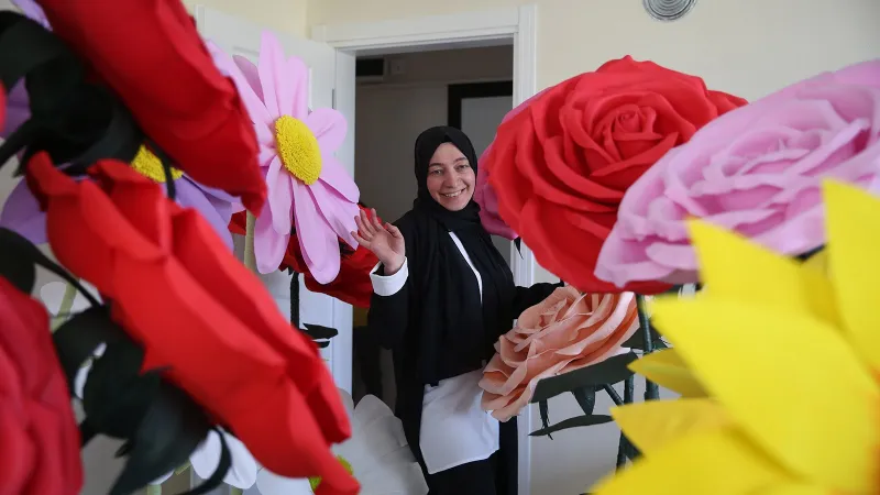 "Solmayan çiçek" hayali meslek sahibi yaptı