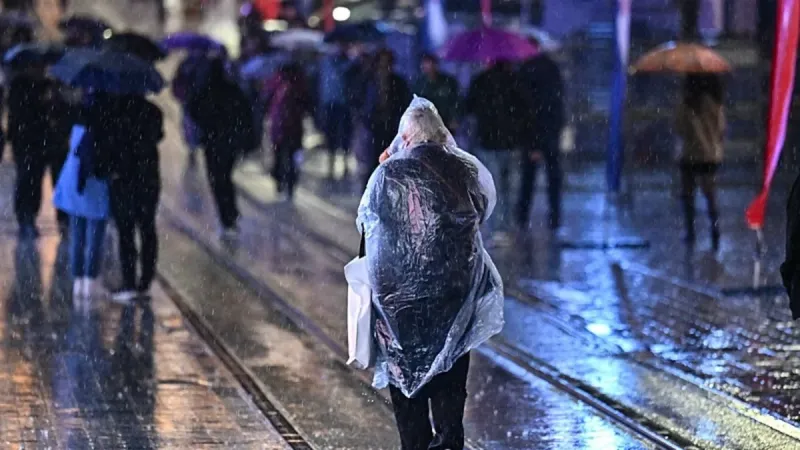 SON DAKİKA… Meteoroloji’den İstanbul dahil 5 bölge için kritik uyarı! Gök gürültülü sağanak ve fırtına bekleniyor: O saate dikkat!