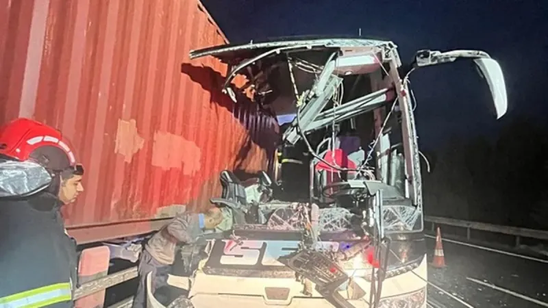 SON DAKİKA | Osmaniye’de feci kaza: Yolcu otobüsü TIR'a çarptı! 6 ölü, 11 yaralı