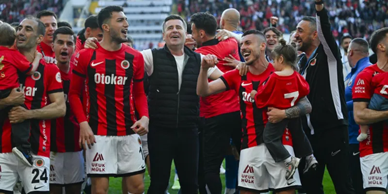 Süper Lig'e Çıktılar! Şok İstifa: Görevi Neden Bıraktı?