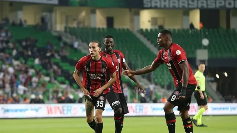 Karagümrük Süper Lig'de! Bandırmaspor'u Devirdi, Zirveye Ulaştı!