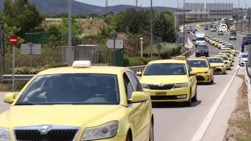 Taksiciler 48 saatlik greve gitti