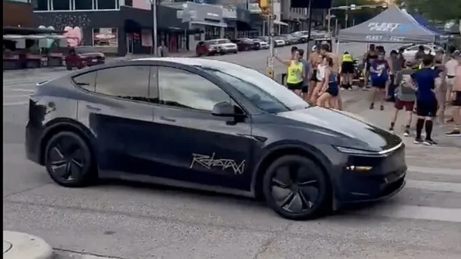 Tesla Robotaksi Şov Yaptı! Austin Sokakları Sürücüsüz Kaldı!