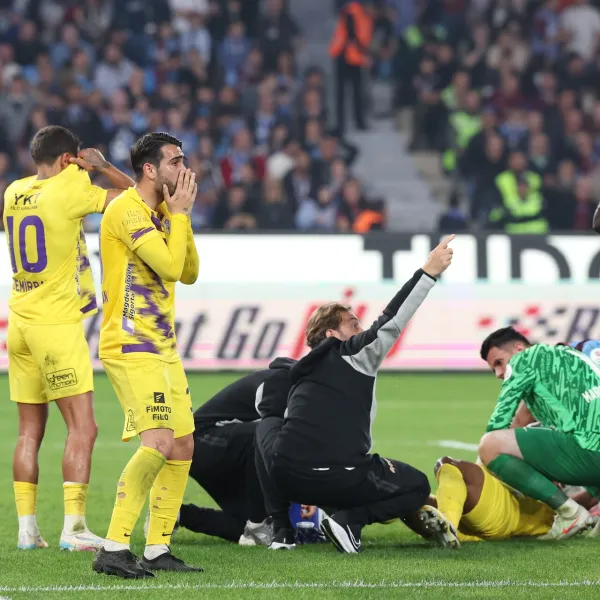 Trabzon'da Şok! Futbolcunun Ayak Bileği Kırıldı mı? İşte Detaylar!